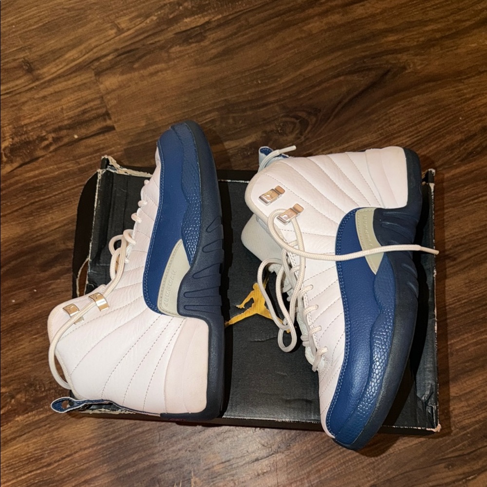 Jordan 12 - Picture 2 of 5